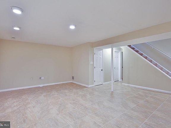 2nd image of 9828 Maple Leaf Dr