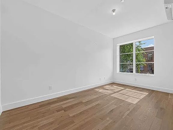 5th image of 173 Tompkins Ave #2F