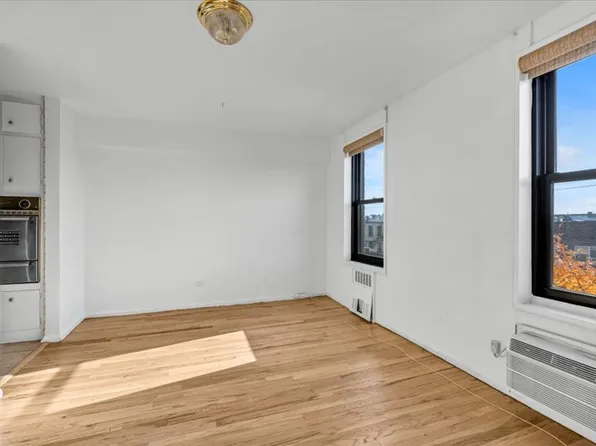 877 Bay Ridge Avenue image 3 of 20