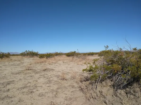 Vic Ave E #R-8, Palmdale, CA 93591