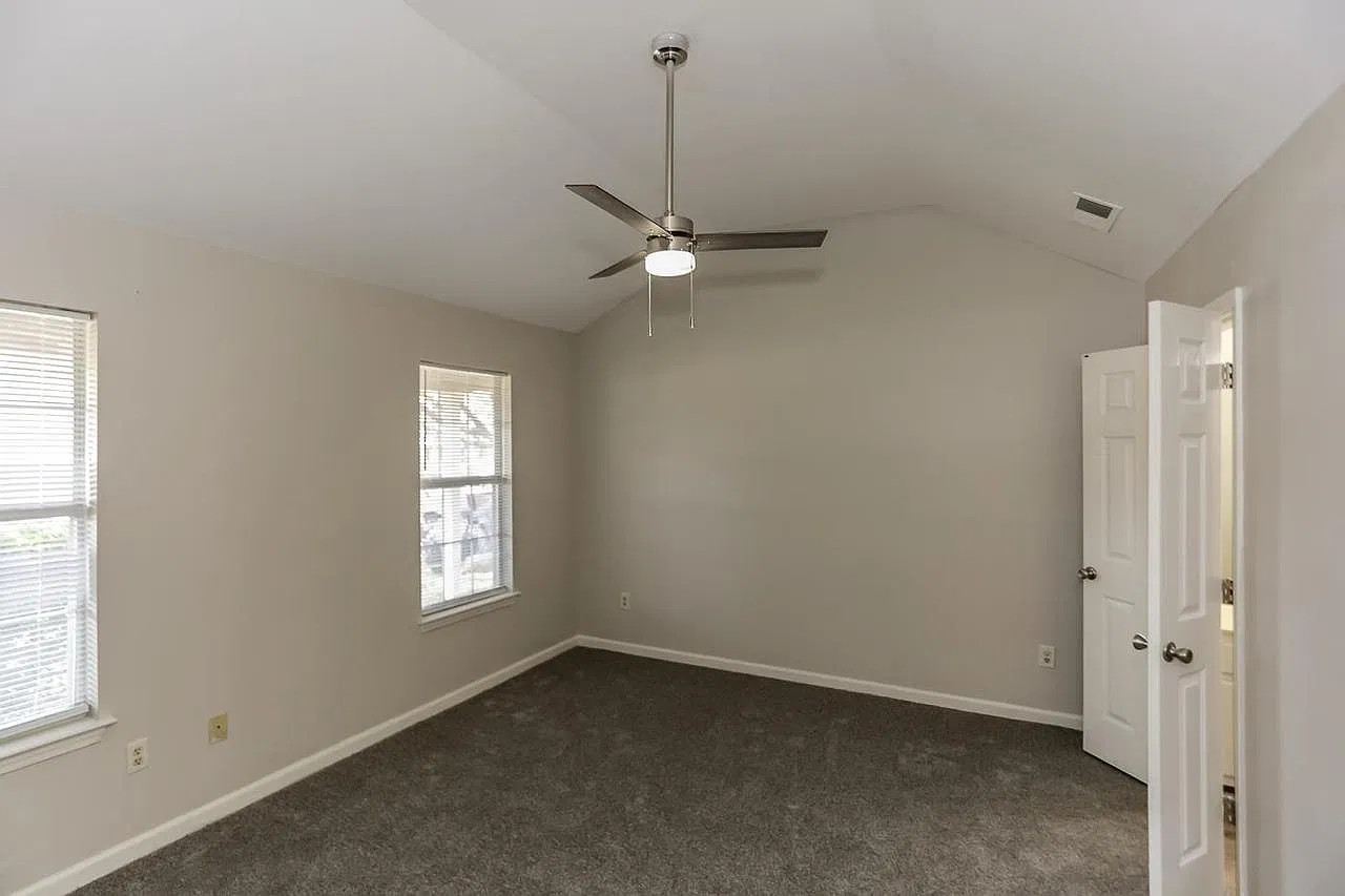 2 bed, 1200 sqft, $1,550 — Photo 4