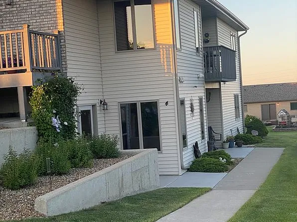 1413 N 35th St, Bismarck, ND 58501