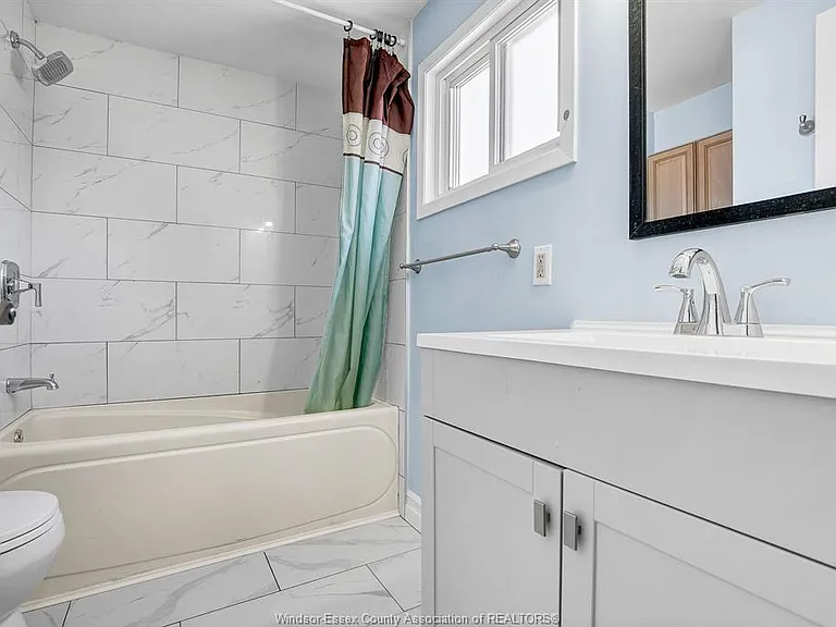 3964 Whitney Ave — Photo 17