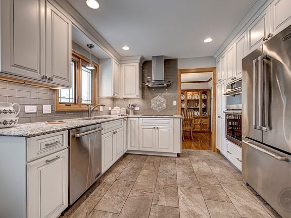 3rd image of 2246 Gleneagles Dr