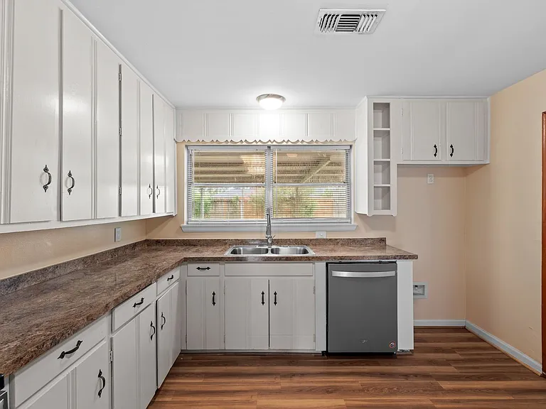 1027 Stonecrest Dr — Photo 12