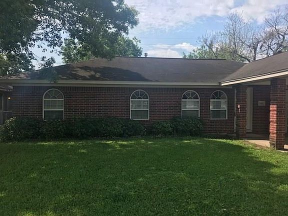 3rd image of 1412 Greenbriar Ave