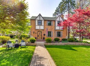 402 S Bristol Ln, Arlington Heights, IL 60005