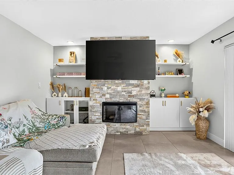 15317 W Pond Woods Dr #103 — Photo 8