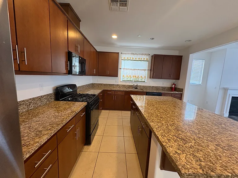 1072 Mariners Dr — Photo 15