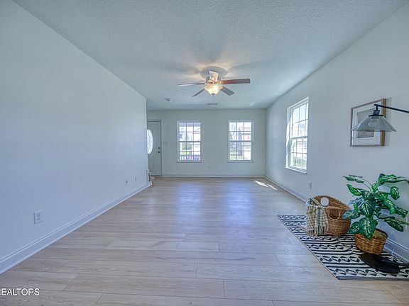 4th image of 221 Heritage Crossing Dr