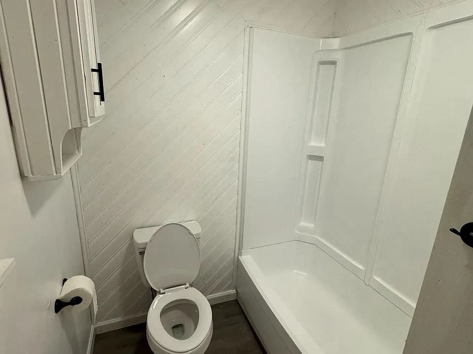 Bathroom 1 -- Toilet