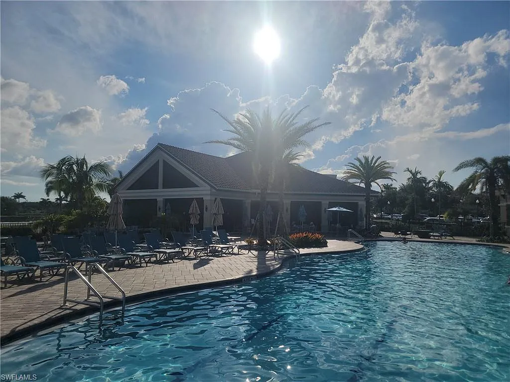 2 bed, 2.0 bath, 1408 sqft, $2,200 — Photo 2