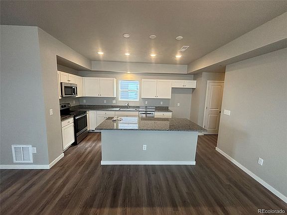 3rd image of 781 N Bently Street