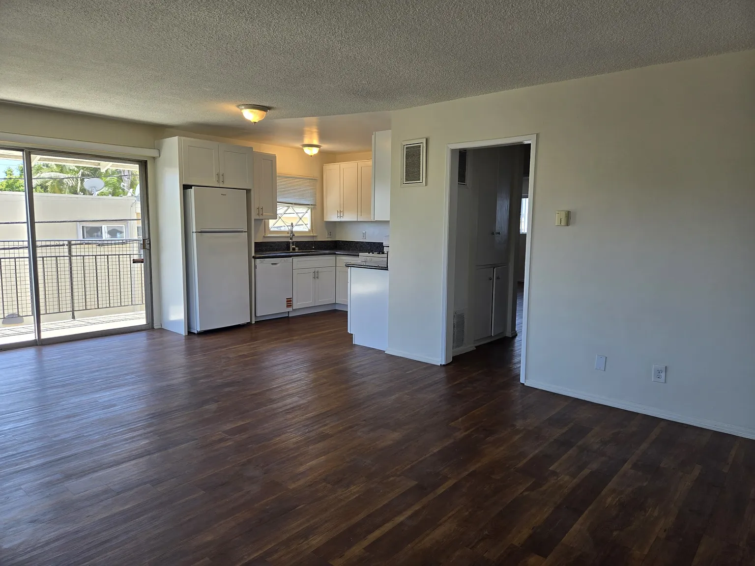2 bed, 900 sqft, $3,250 — Photo 3