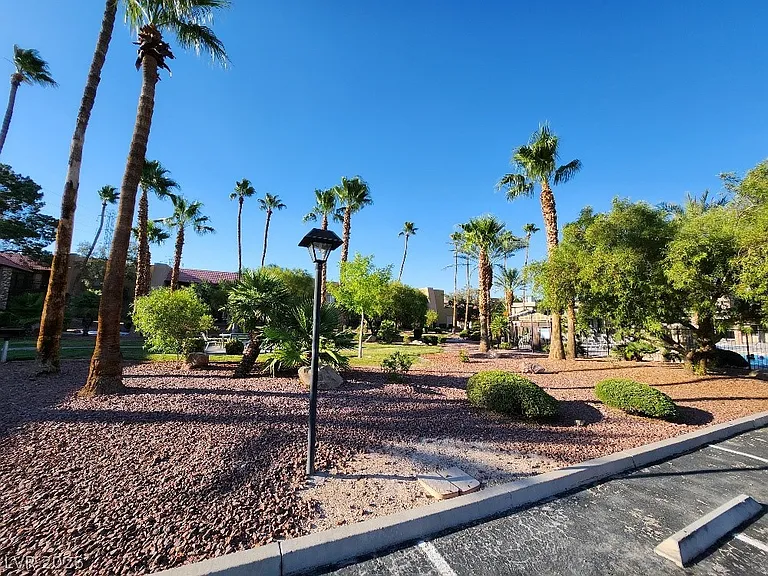5081 River Glen Dr #104 — Photo 35