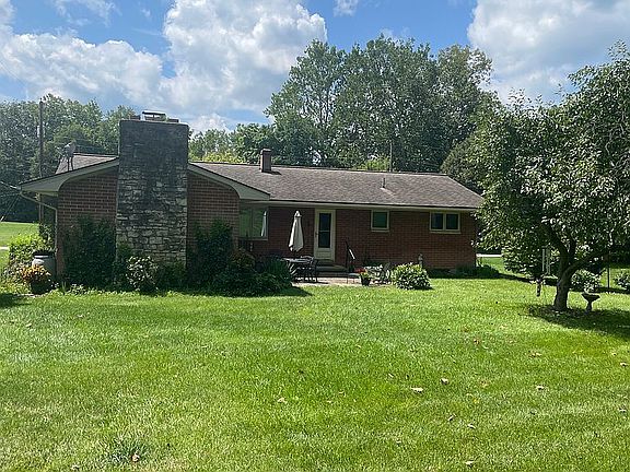 5th image of 9041 Hillcrest Ln