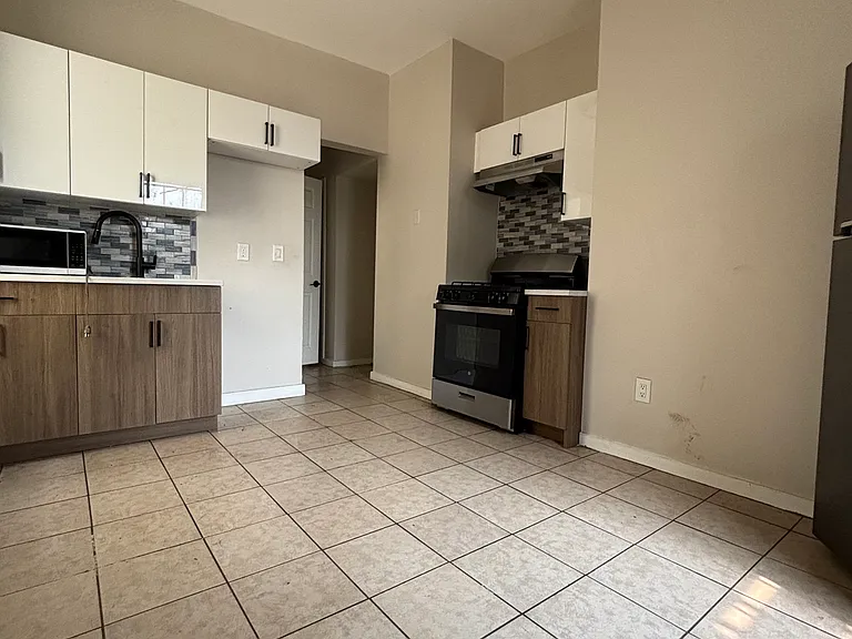 137 Wilkinson Ave #2R — Photo 5