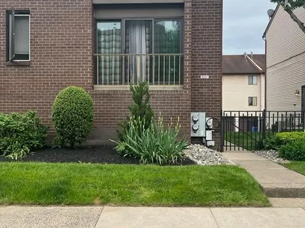 9567 James St #A, Philadelphia, PA 19114