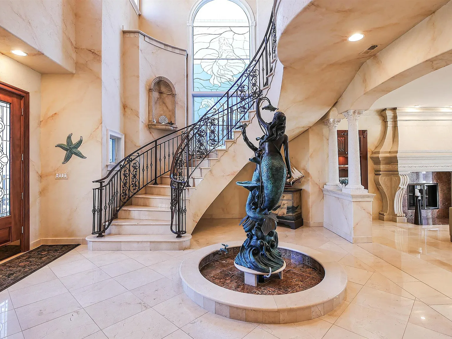5 bed, 7.0 bath, 5500 sqft, $12,500 — Photo 3