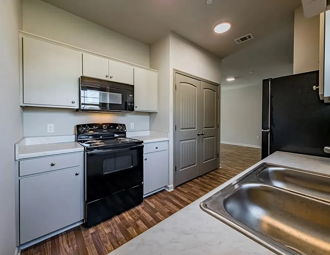 1604 Lankford Dr — Photo 3
