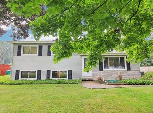 37371 N Shirley Dr, Gurnee, IL 60031