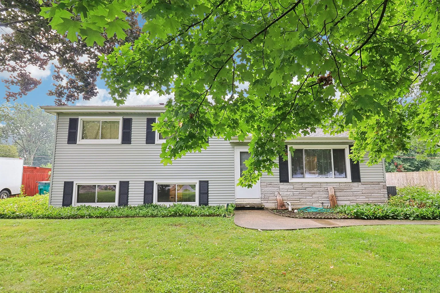 37371 N Shirley Dr photo 1