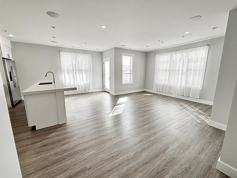 151 Hancock St #16 — Photo 10