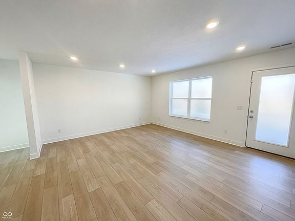 3rd image of 5926 Juna Ave