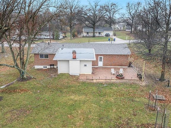 3rd image of 23 Covert Ln