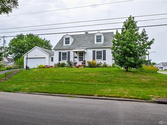 3rd image of 4121 Woodbine Ave