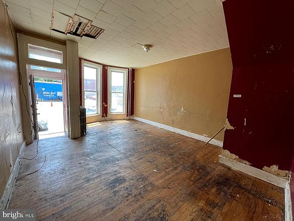 3rd image of 1820 W Lafayette Ave
