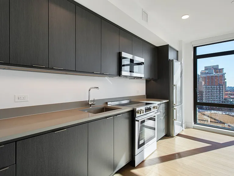 662 Pacific St #16Q — Photo 6