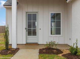 207 Queenstown Ave, Youngsville, LA 70592