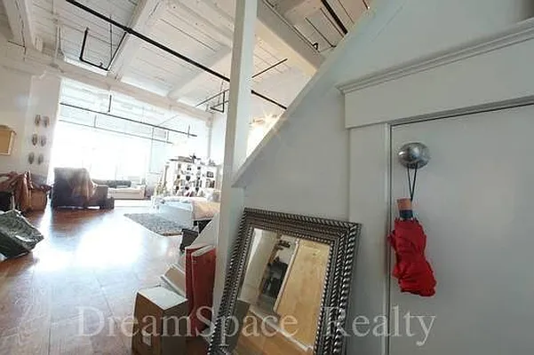 Rented by Dream Space Realty | media 18