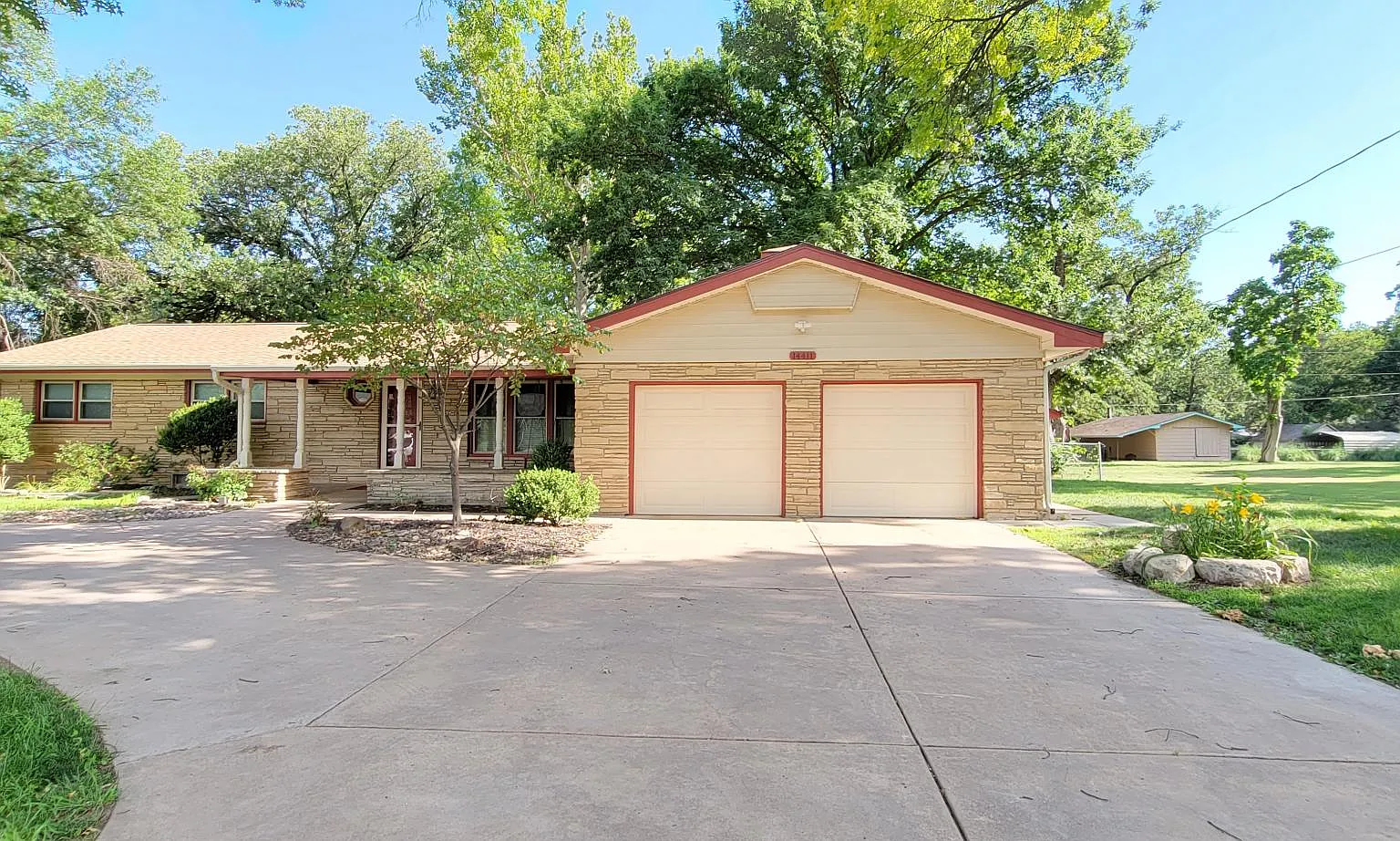 3 bed, 3352 sqft, $2,500 — Photo 4