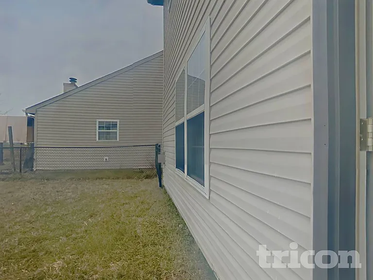 8309 Brambleberry Dr — Photo 16