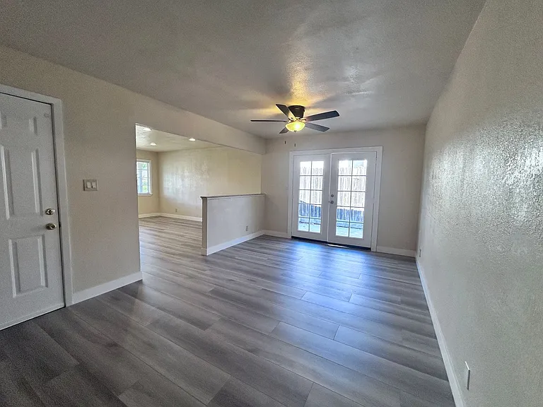 208 Talisman Dr — Photo 7