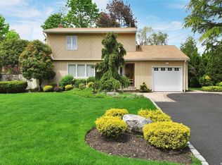 4 Algonquin Ln, Commack, NY 11725