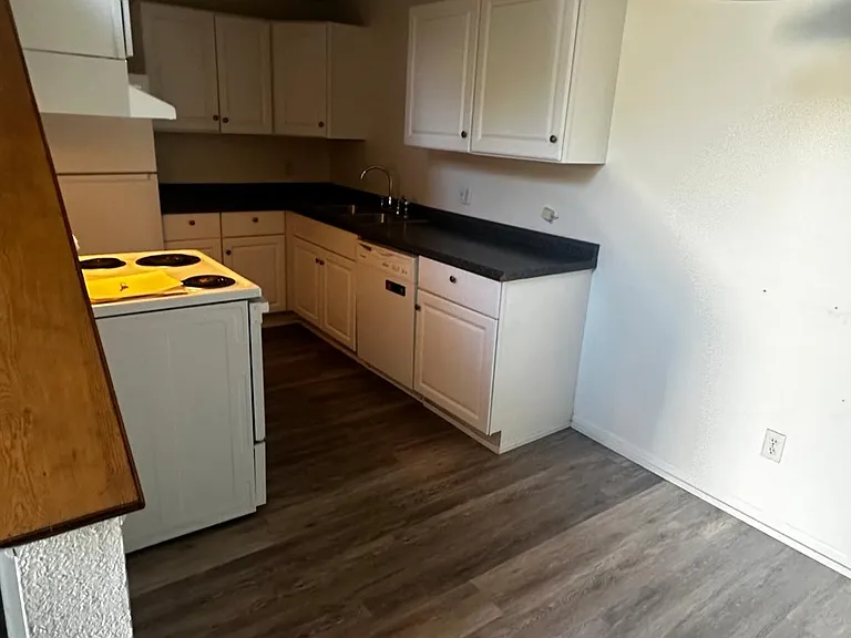 1315 Estes St #16-C — Photo 3