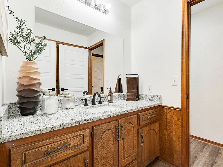 3121 Kent Dr — Photo 43