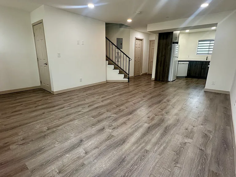 115 W Cypress St #8 — Photo 2