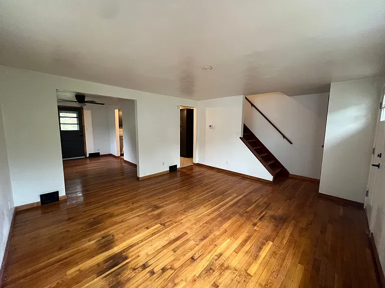 269 Universal Rd #MAIN — Photo 5