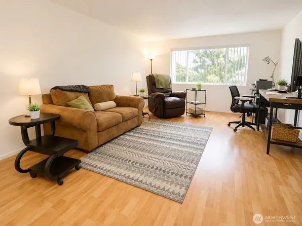 5719 Highway Place #6, Everett, WA 98203
