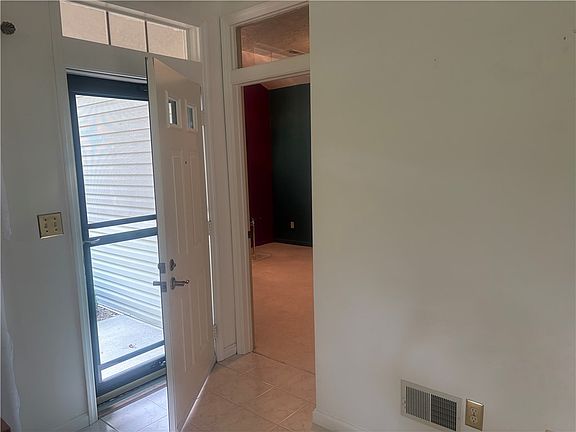 4th image of 77 Stone Ridge Blvd