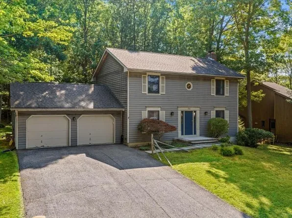 936 Southern Pines Dr, Endwell, NY 13760