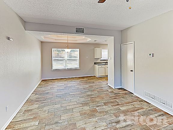 4th image of 1105 Parker Ct