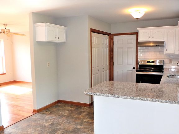 4th image of 309 Stacia Way