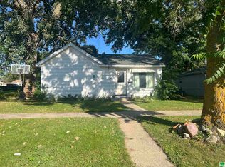 404 S 9th St, Cherokee, IA 51012