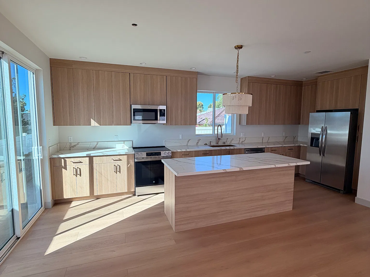 3 bed, 2.5 bath, 1450 sqft, $4,500 — Photo 2