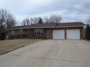 102 8th St SW, Fulda, MN 56131